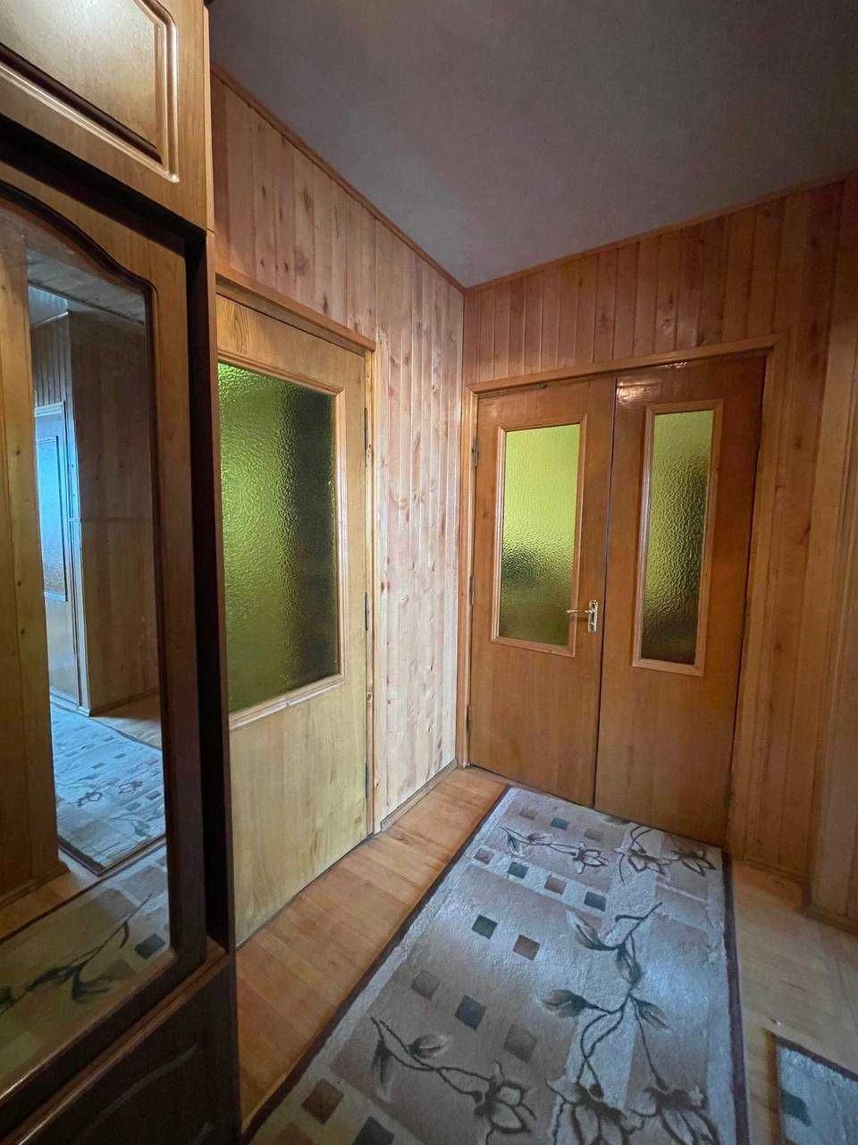 3к квартира з гаражем  в центрі. Постанови, ваучери.