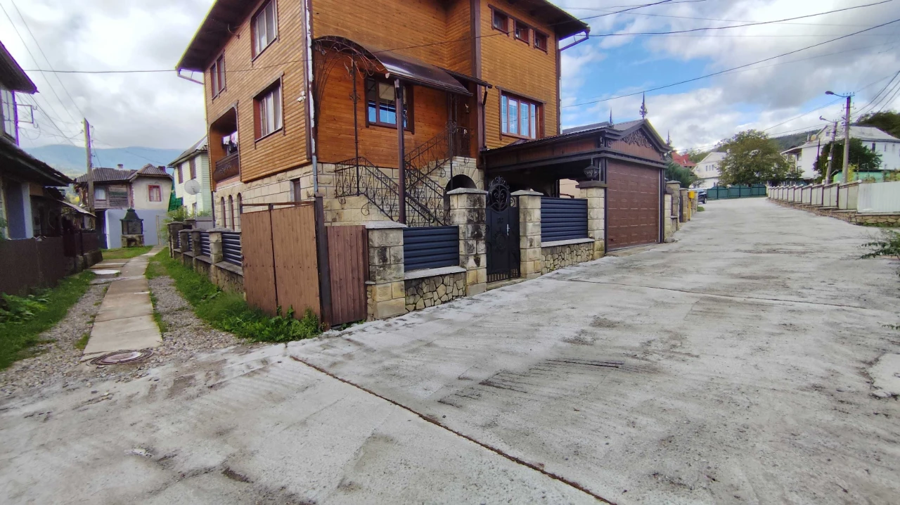 Продается квартира. 62 м2. Яремче. Центр. Газ.