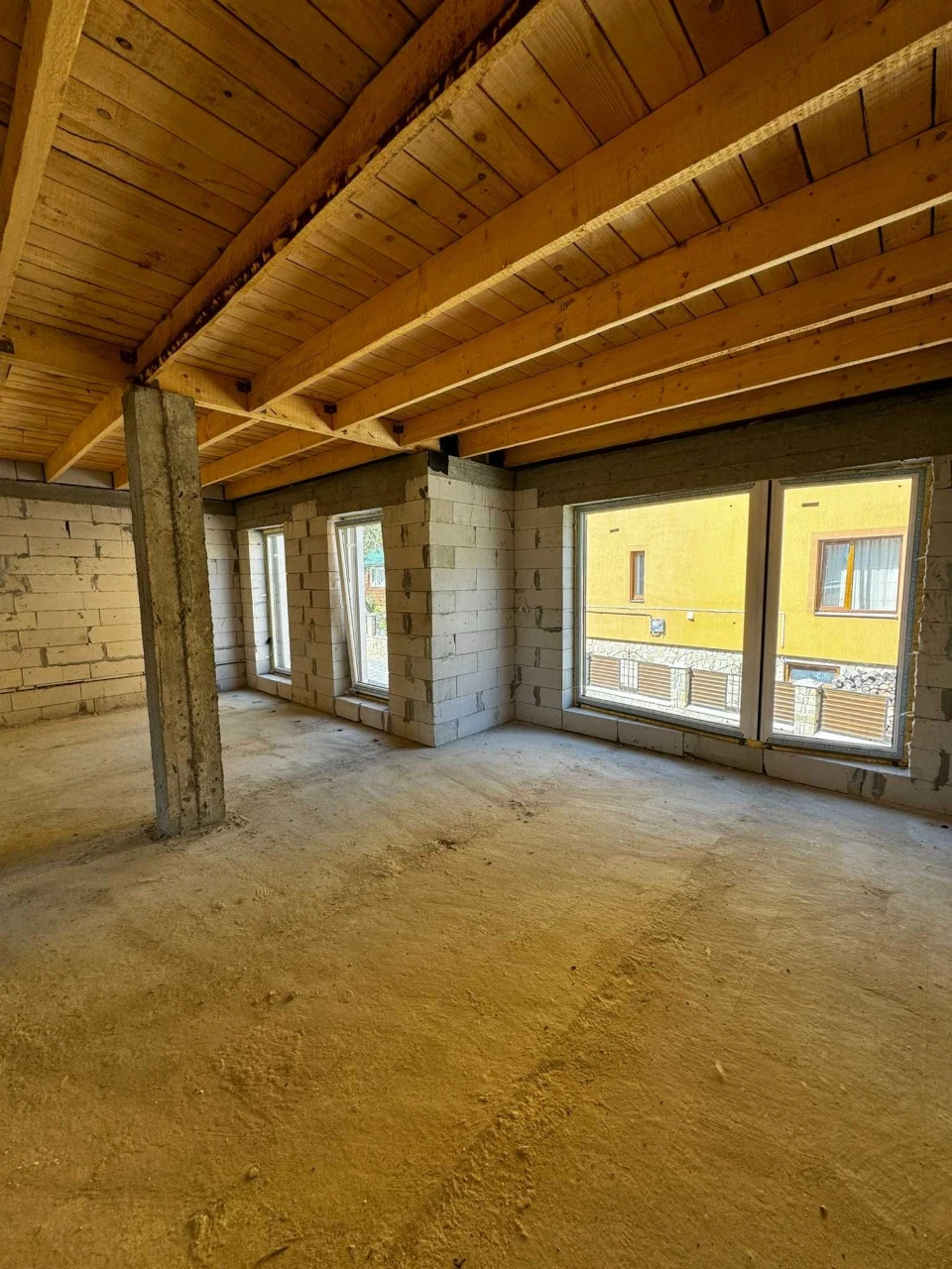 Продається 4 кім. квартира в м. Яремче (паркрмісце, власне п