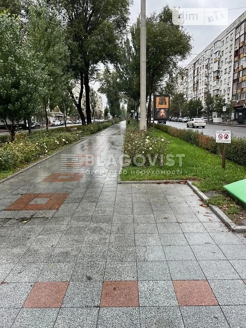 Sale of 3-room apartment 90 sq. m. on Lesi Ukrainky Square 24 • ID 347