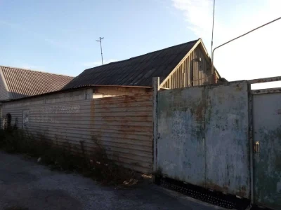 I am selling a residential building of 83 m2 with outbuildings on Gogo Street.