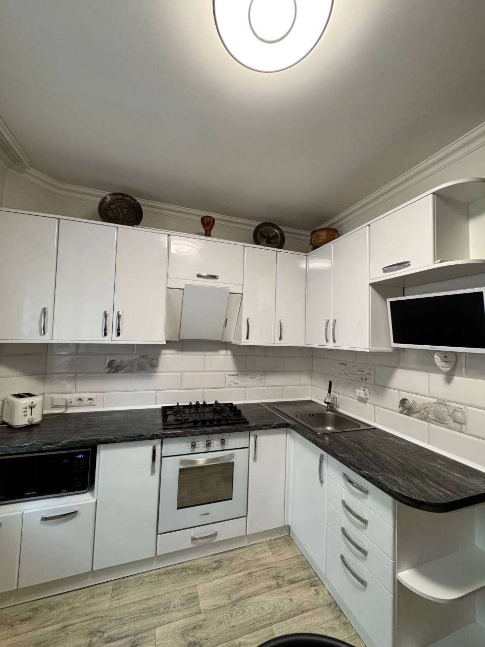 Продаж 2х кімнатної квартири . 60 м2 в капітальному ремонті.