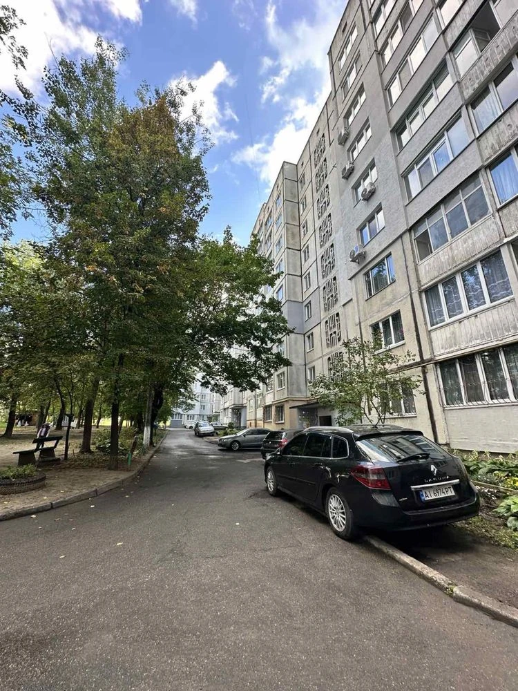 Продається 1-кімнатна квартира на вулиці Героїв Крут