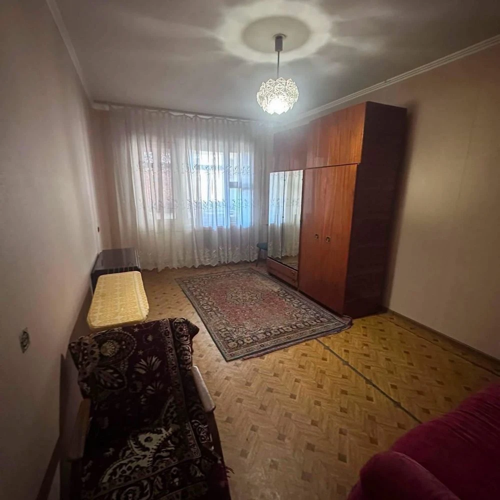 Sale of a 3-room apartment. Ideal for commercial use