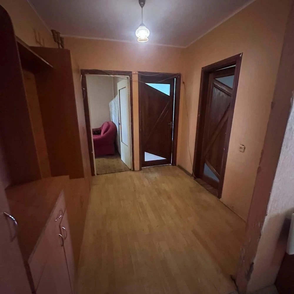 Sale of a 3-room apartment. Ideal for commercial use
