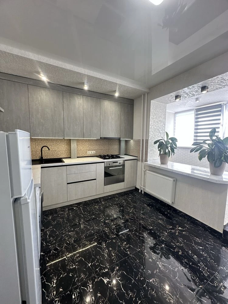 For Sale: 2-bedroom apartment at Nezalezhnosti 58
