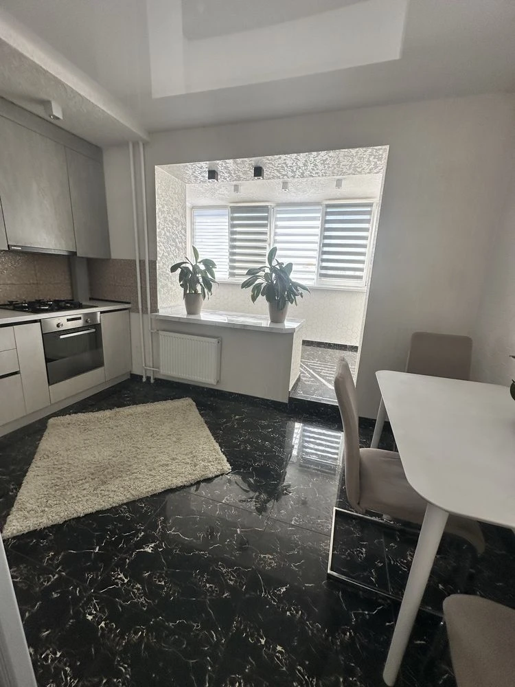 For Sale: 2-bedroom apartment at Nezalezhnosti 58