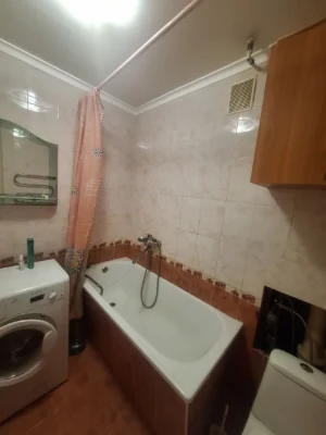 Продам двукімнатну  квартиру