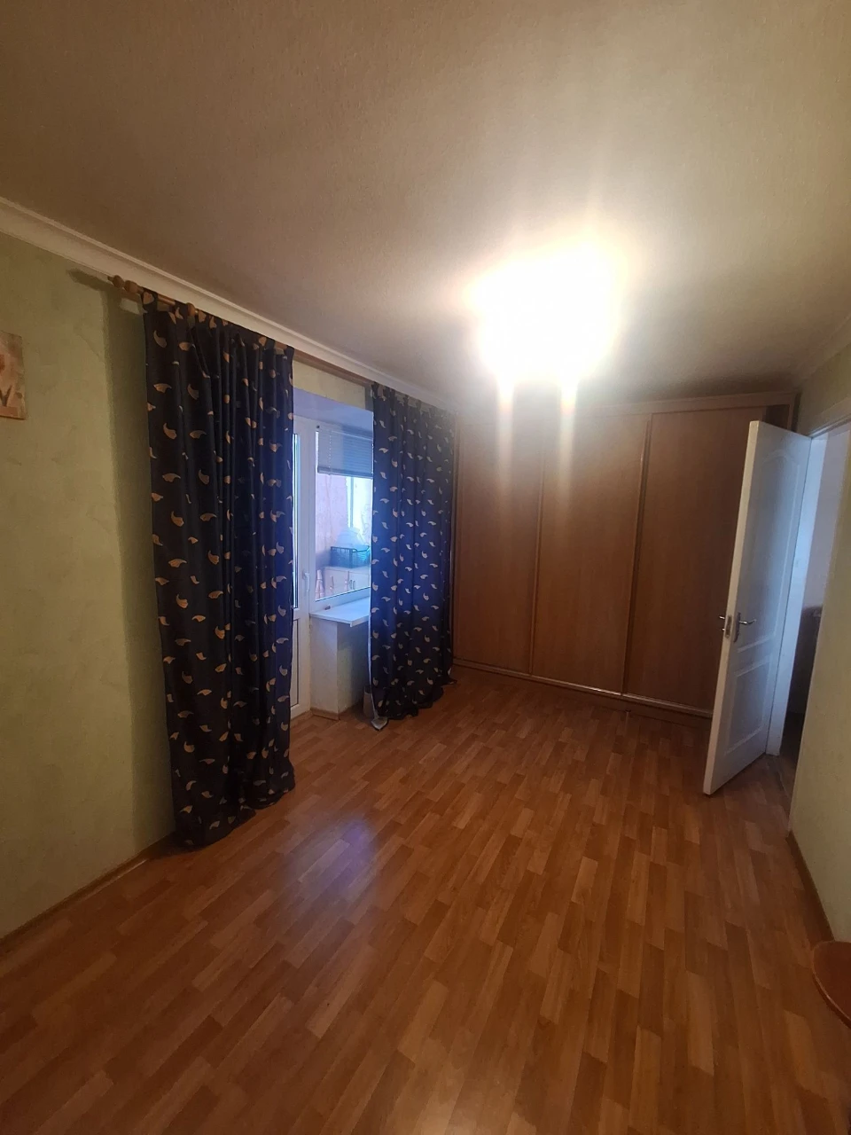 Продам двукімнатну  квартиру