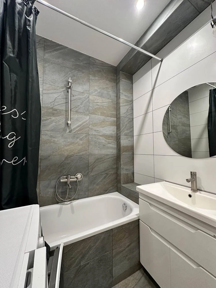 Продаж 2 кімнатної квартири ДНС Критий ринок