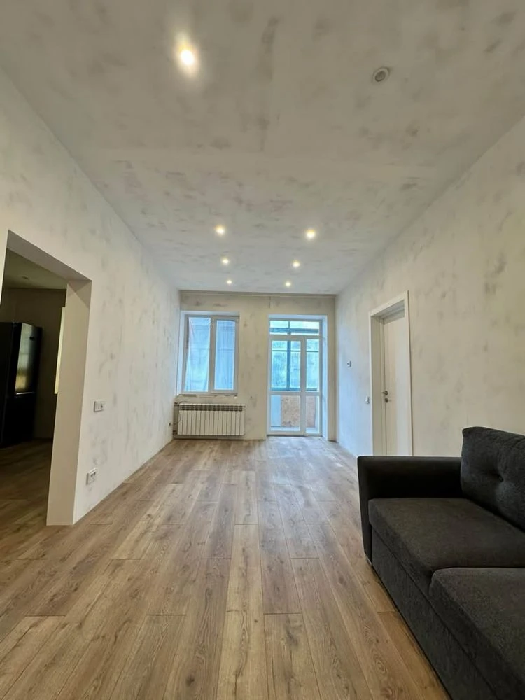 Продаж 2 кімнатної квартири ДНС Критий ринок