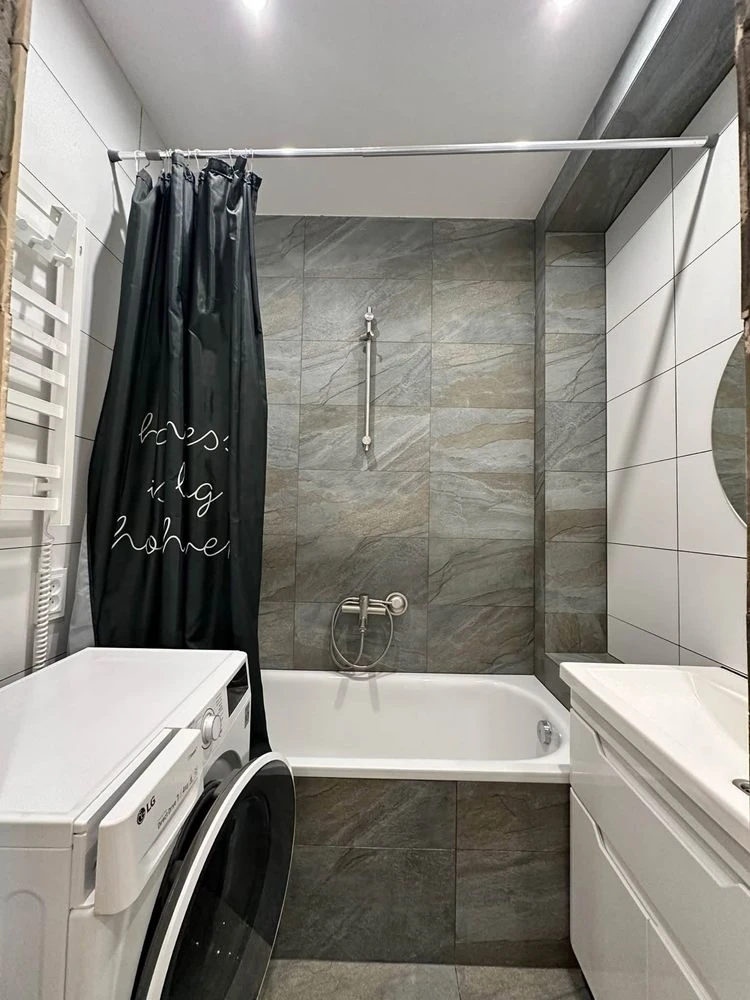 Продаж 2 кімнатної квартири ДНС Критий ринок