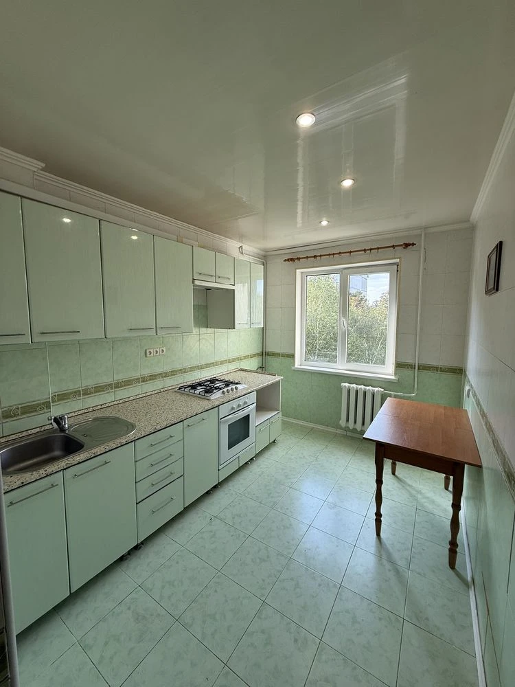 For Sale: 3-room apartment on Шевchenko Street. Working with state programs.