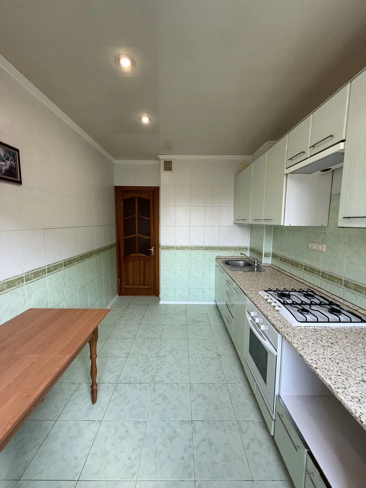 For Sale: 3-room apartment on Шевchenko Street. Working with state programs.