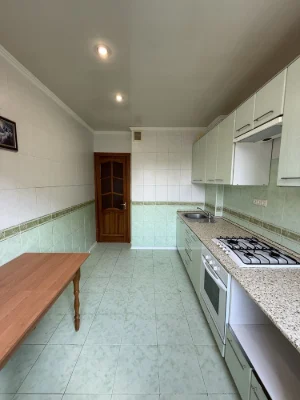 For Sale: 3-room apartment on Шевchenko Street. Working with state programs.