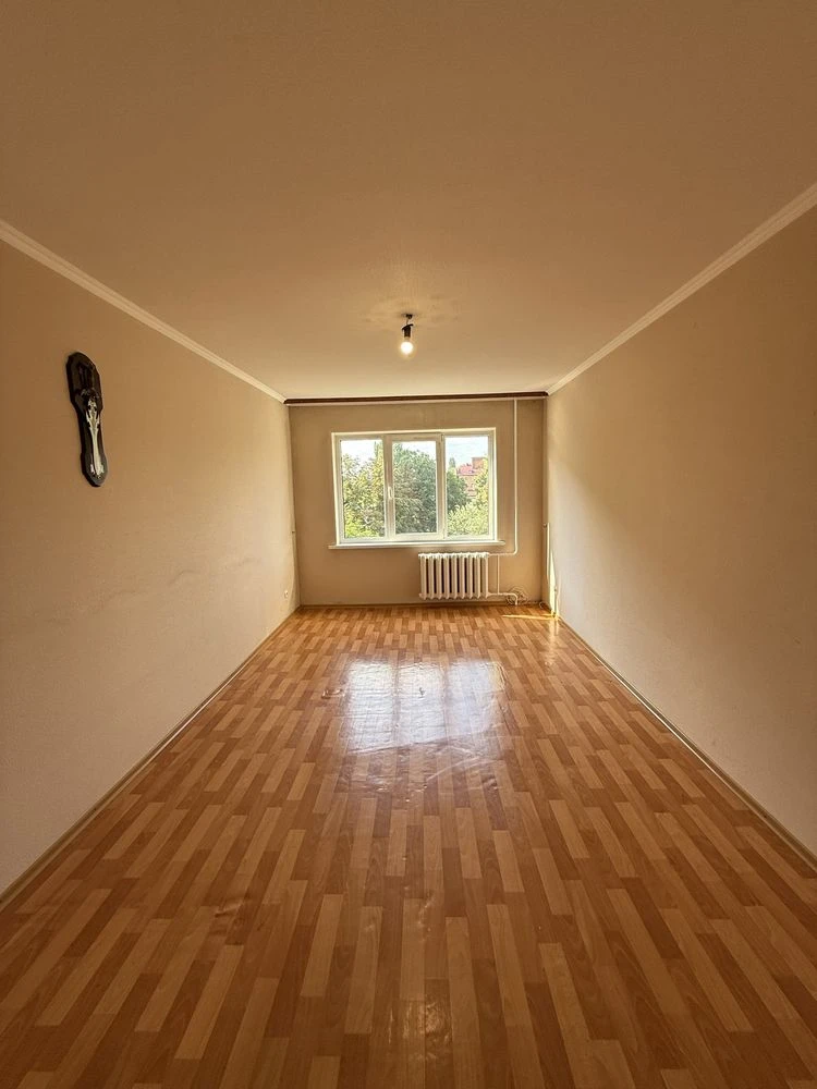 For Sale: 3-room apartment on Шевchenko Street. Working with state programs.