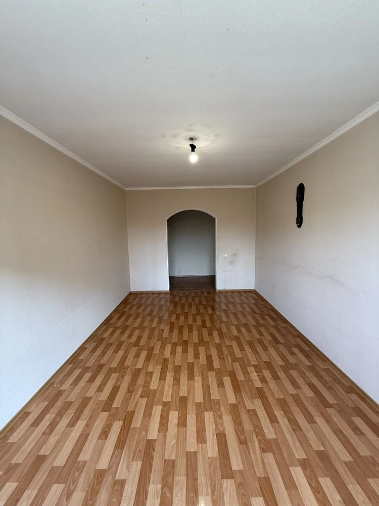 For Sale: 3-room apartment on Шевchenko Street. Working with state programs.