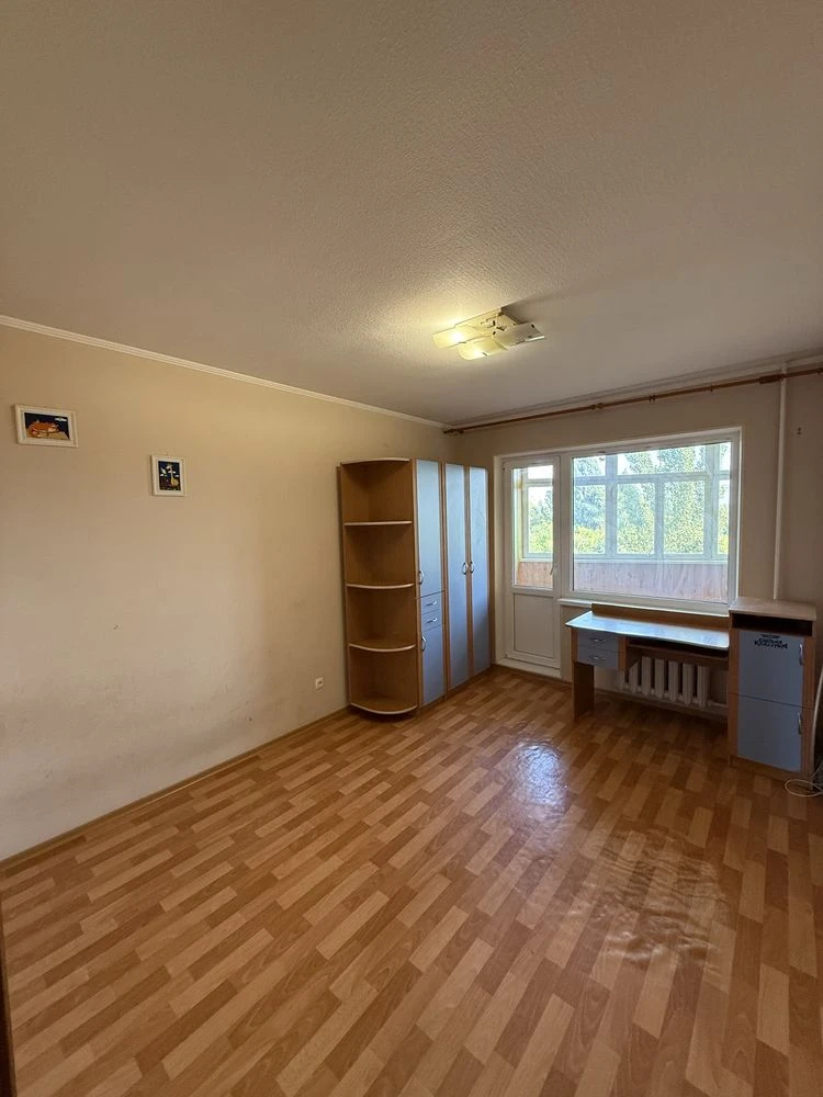 For Sale: 3-room apartment on Шевchenko Street. Working with state programs.