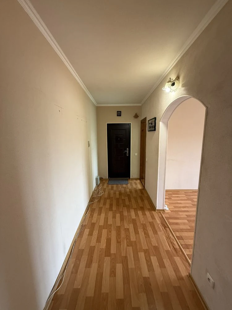 For Sale: 3-room apartment on Шевchenko Street. Working with state programs.
