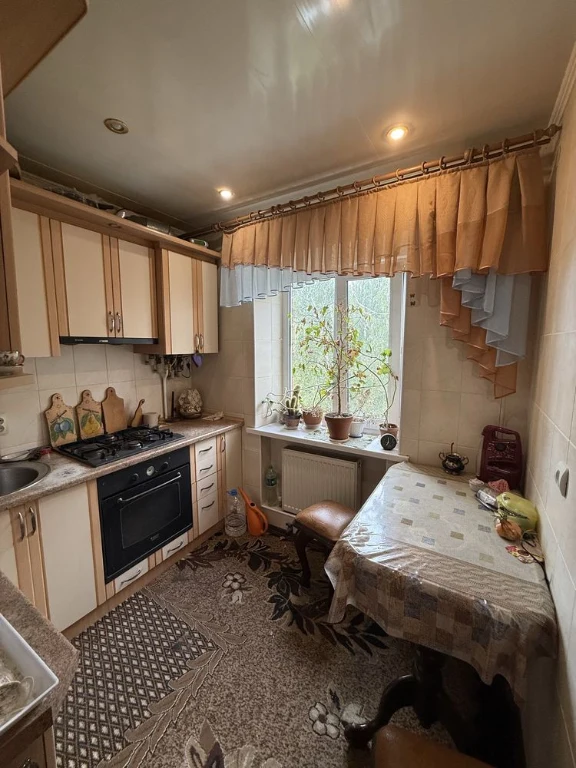 Selling 3-room apartment on вул. Січневого Прориву, Pioner district
