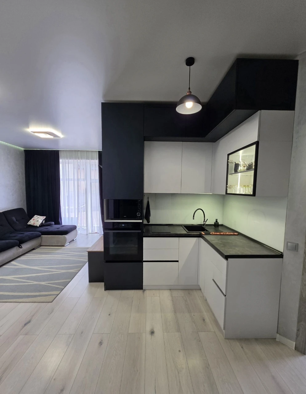 Apartment for Sale in Full Furnished Condition with 2 Garages