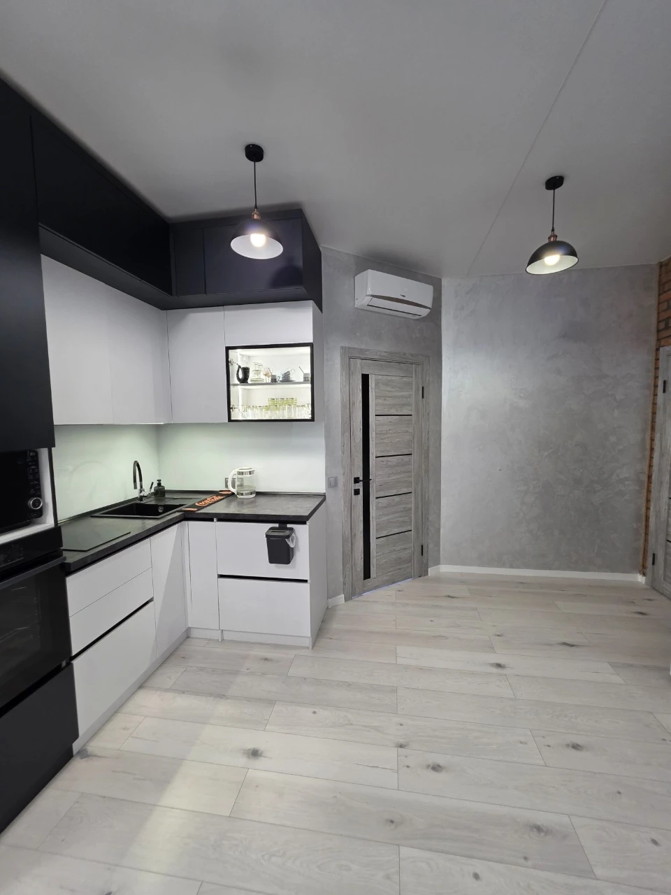Apartment for Sale in Full Furnished Condition with 2 Garages