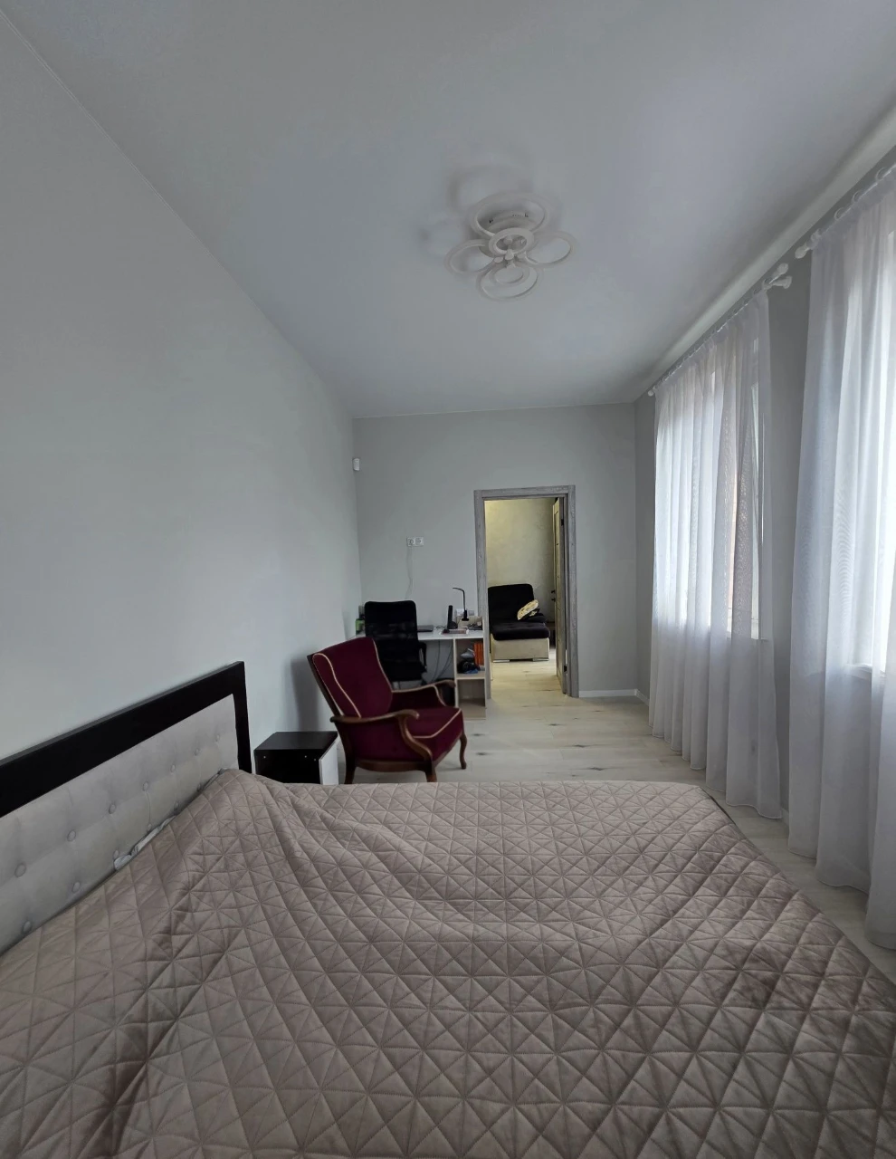 Apartment for Sale in Full Furnished Condition with 2 Garages