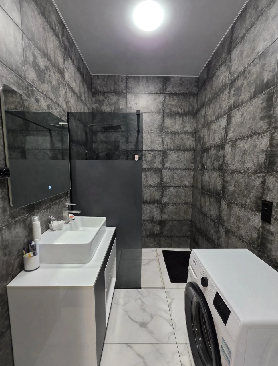 Apartment for Sale in Full Furnished Condition with 2 Garages
