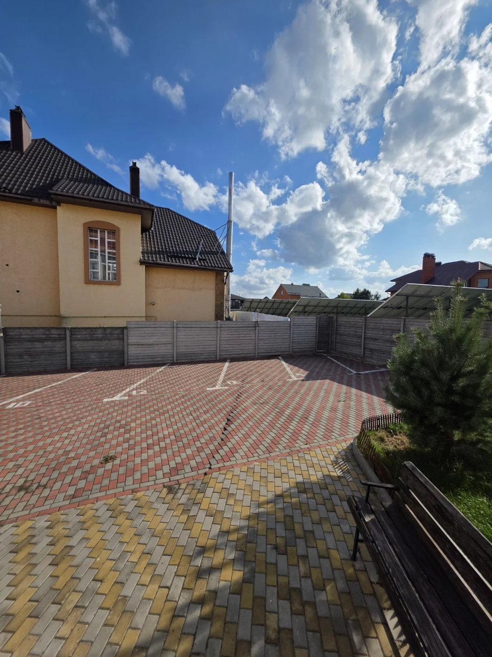 Apartment for Sale in Full Furnished Condition with 2 Garages