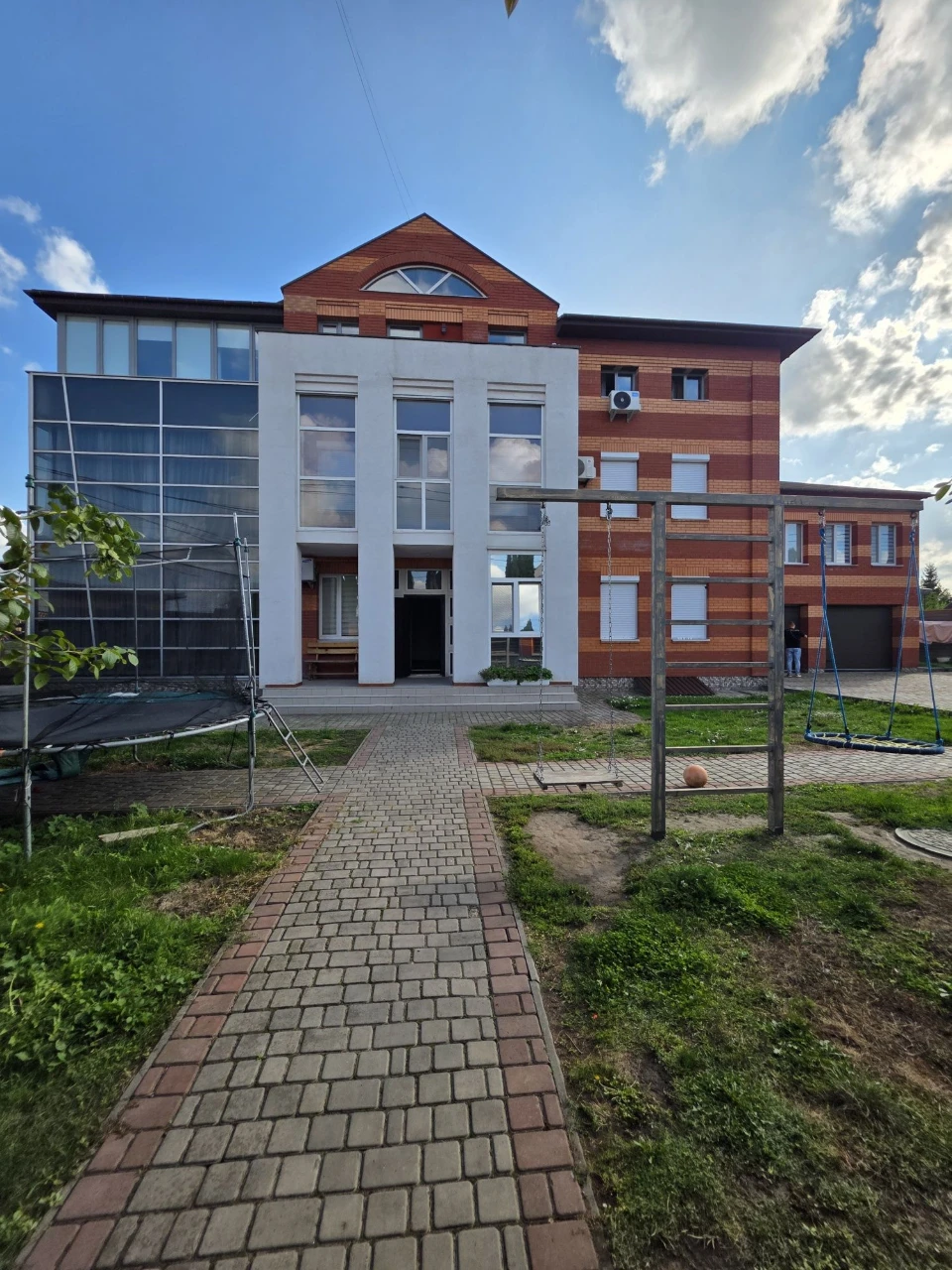 Apartment for Sale in Full Furnished Condition with 2 Garages