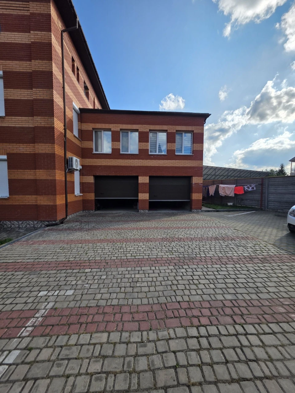Apartment for Sale in Full Furnished Condition with 2 Garages