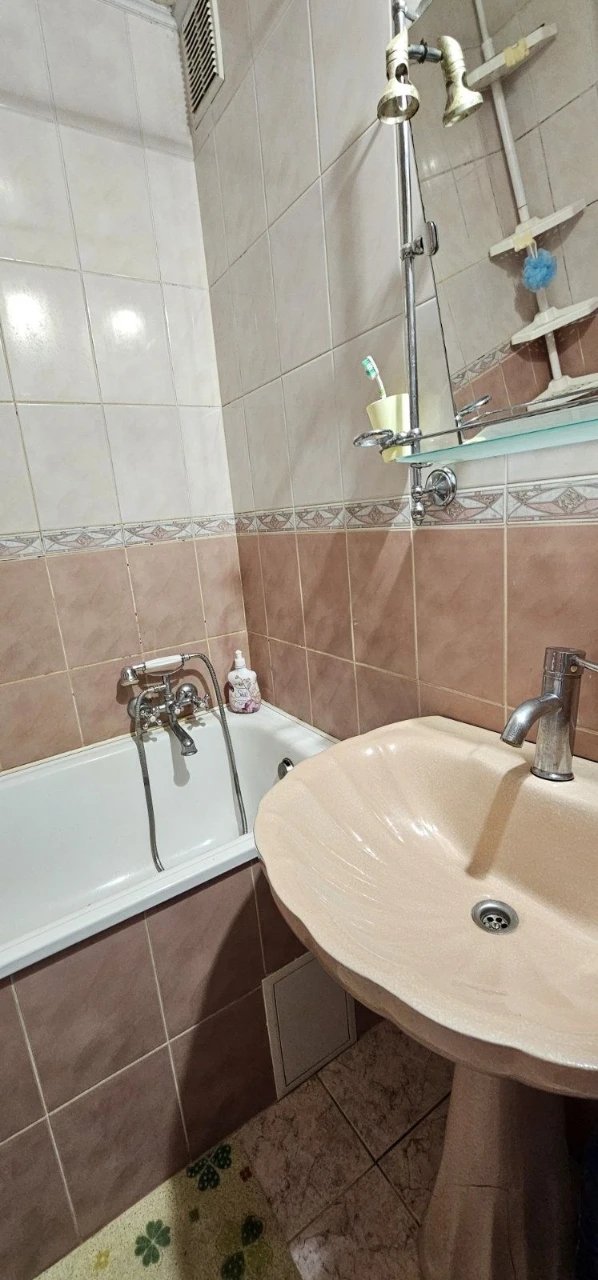 Продам 1-кімнатну квартиру на Зеленій вулиці