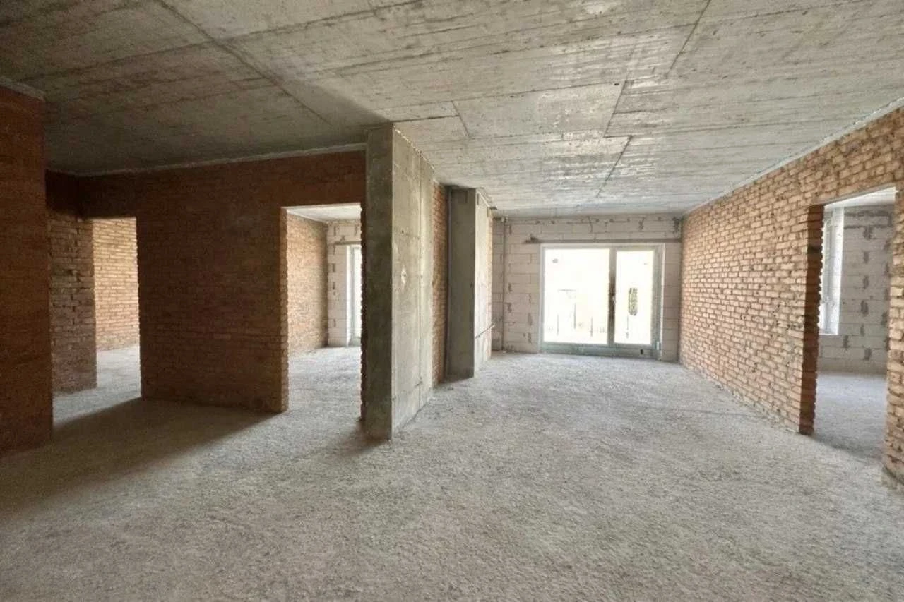 Sale of a 3-bedroom apartment