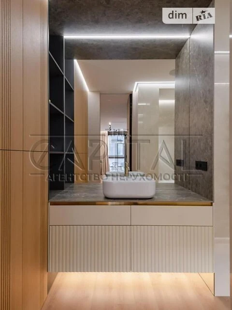 Sale of 3-room apartment 118.7 sq. m. on Predslavynska Street 42 • I