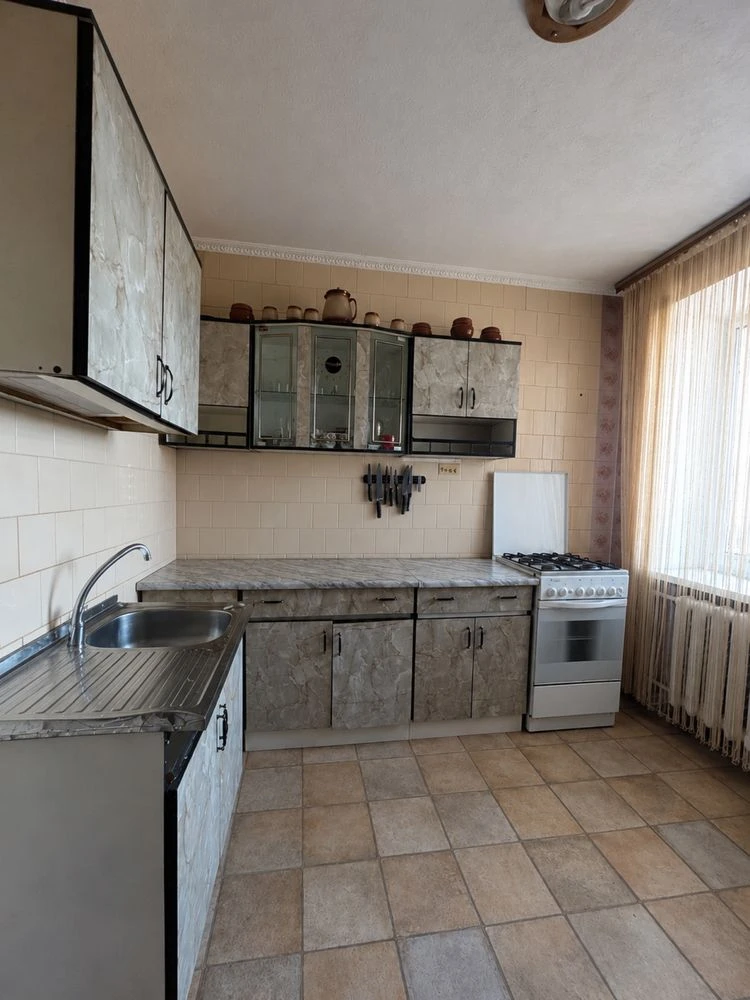 For Sale: 3-room apartment on Poleva Street