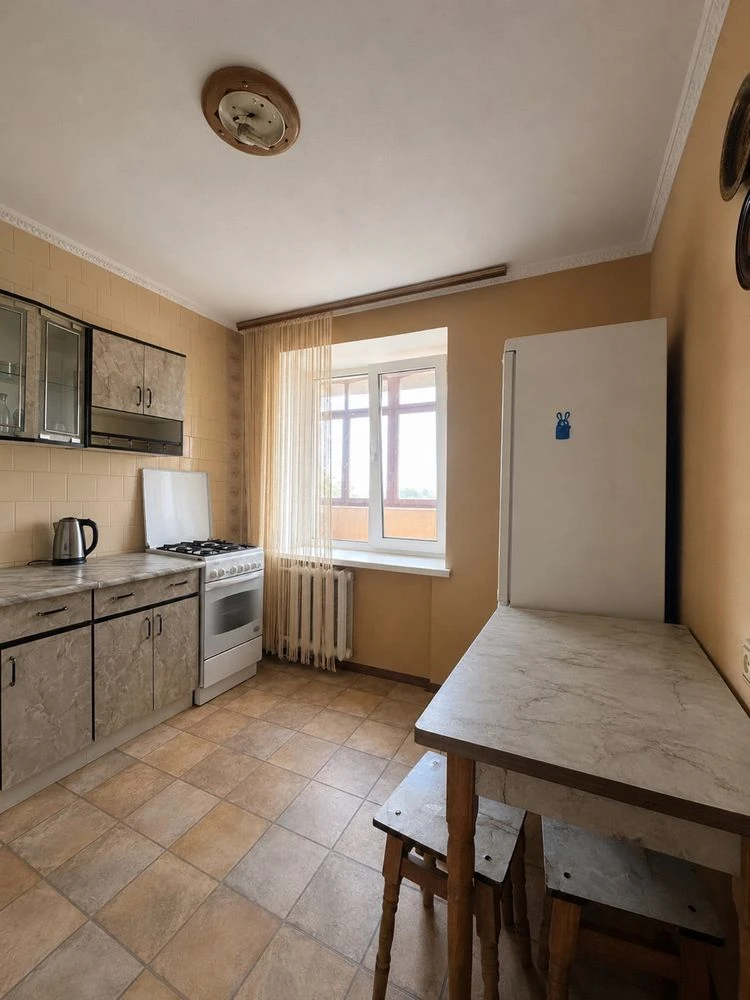 For Sale: 3-room apartment on Poleva Street