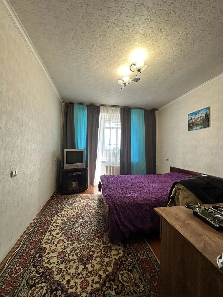 For Sale: 3-room apartment on Poleva Street