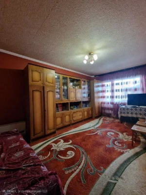 Продаж 3-кімн. квартири 68.1 м² з панорамним видом на озеро