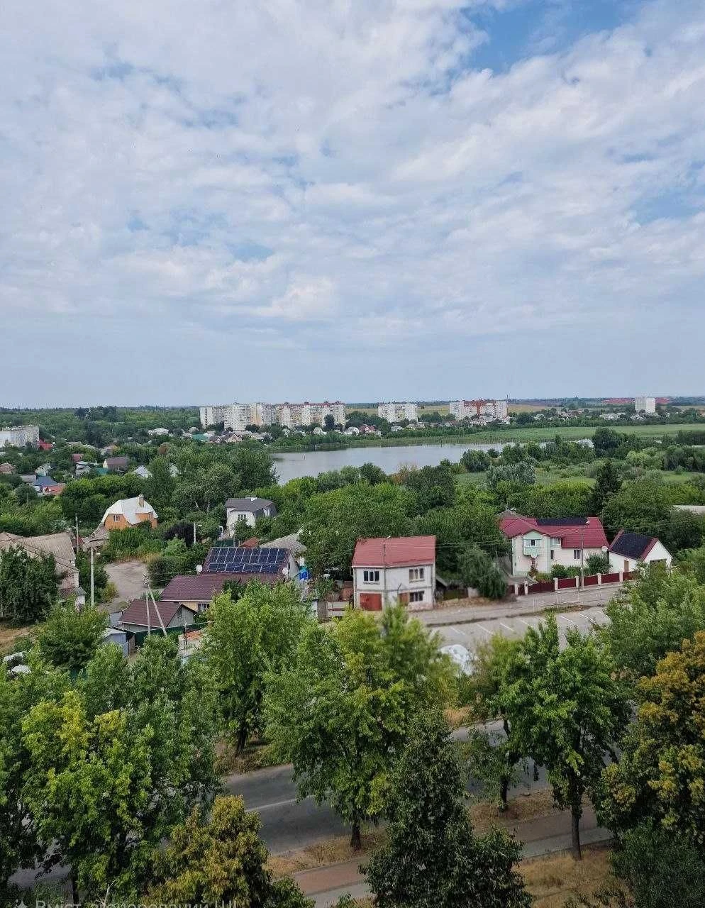 Продаж 3-кімн. квартири 68.1 м² з панорамним видом на озеро