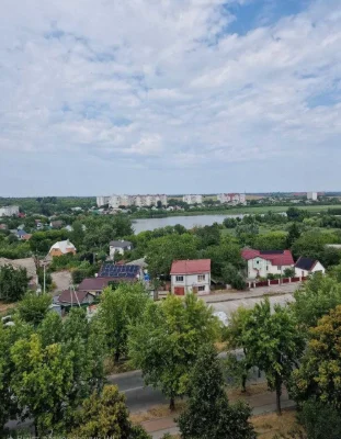 Продаж 3-кімн. квартири 68.1 м² з панорамним видом на озеро