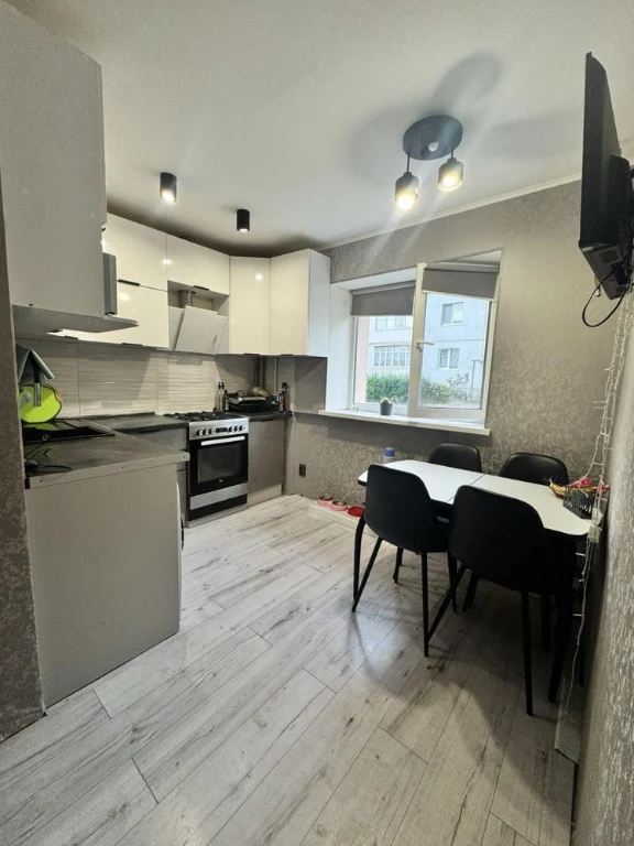 Sale of apartment with private entrance