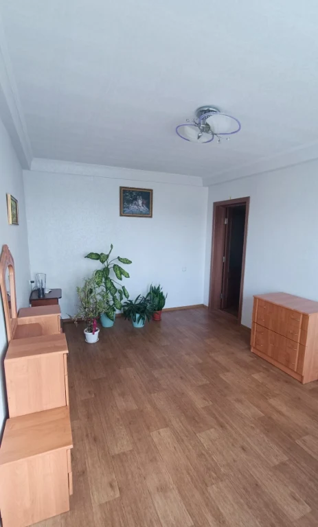 Продам квартиру  на масиві Леваневського (П-т Незалежності)