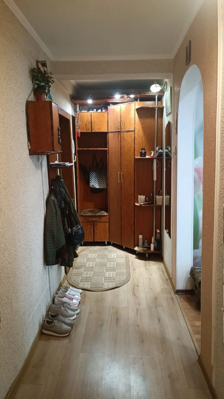 Продам квартиру  на масиві Леваневського (П-т Незалежності)