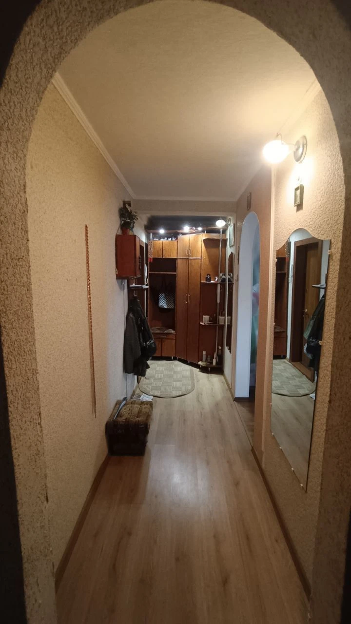 Продам квартиру  на масиві Леваневського (П-т Незалежності)