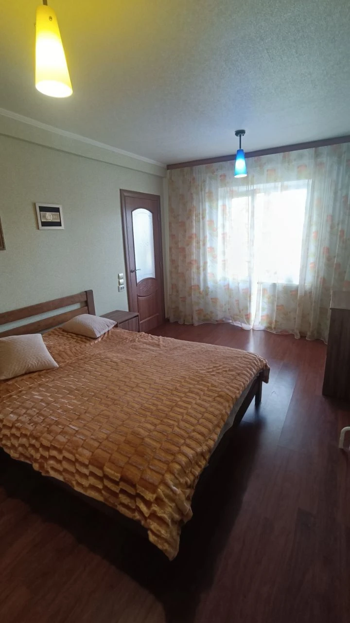 Продам квартиру  на масиві Леваневського (П-т Незалежності)