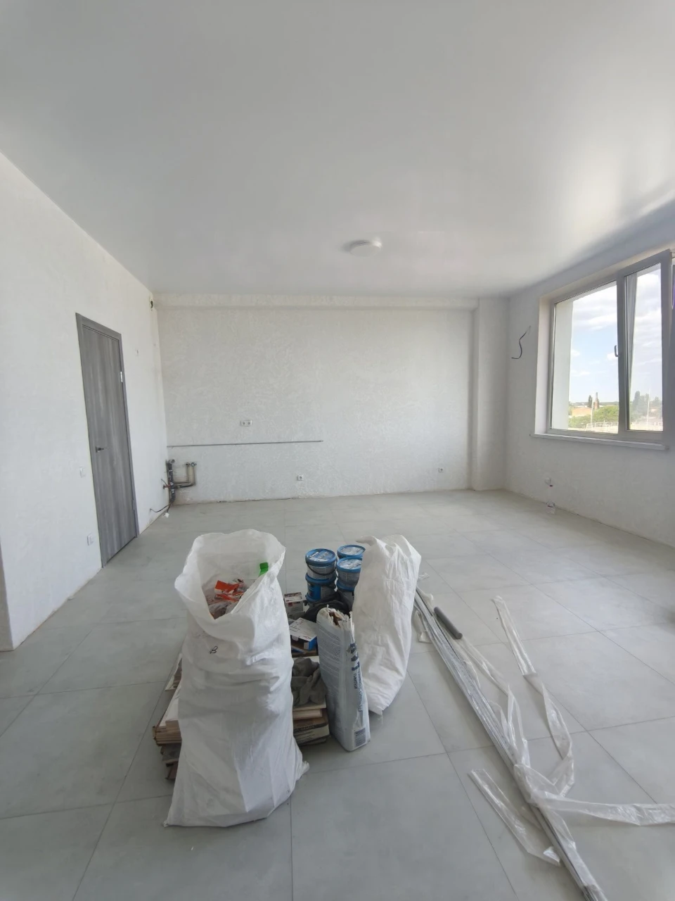 For Sale: 1-room Studio Apartment