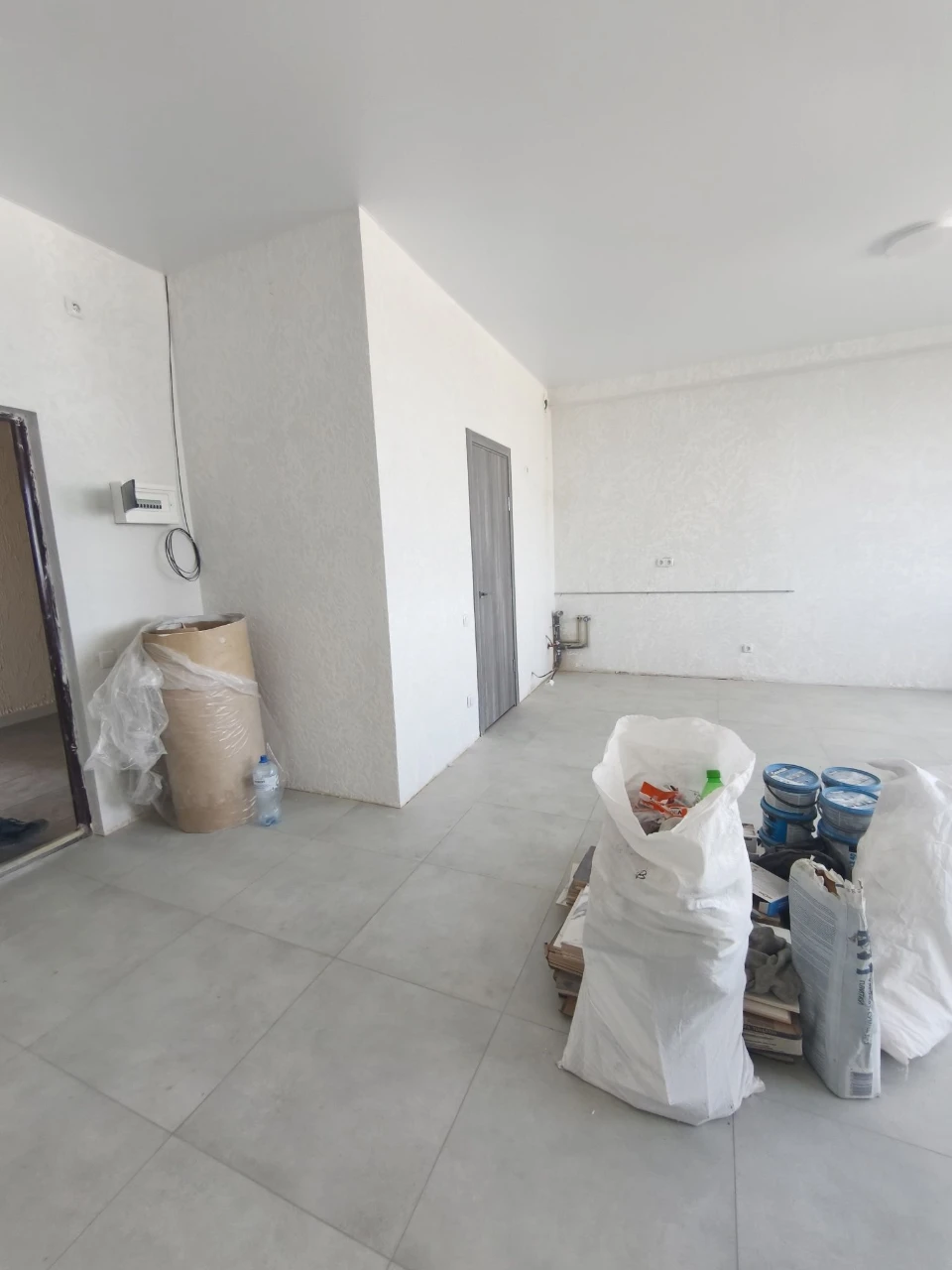 For Sale: 1-room Studio Apartment