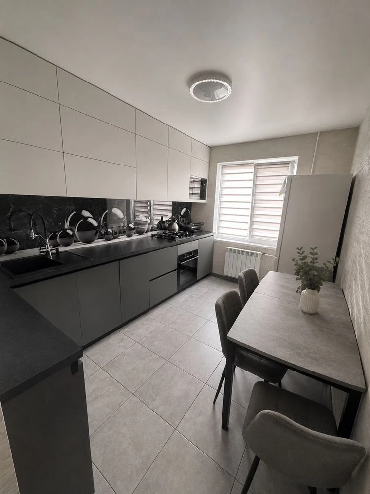 Sale of a luxurious 3-bedroom apartment