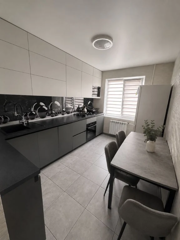 Sale of a luxurious 3-bedroom apartment