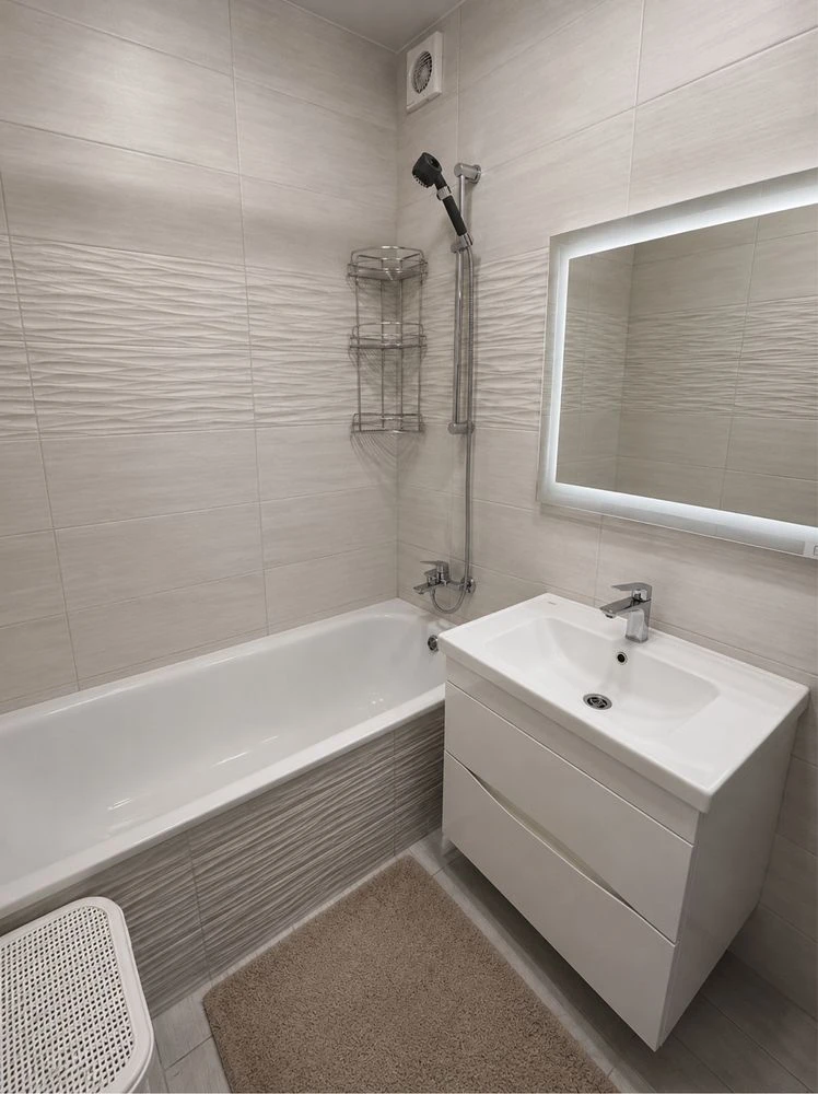 Sale of a luxurious 3-bedroom apartment